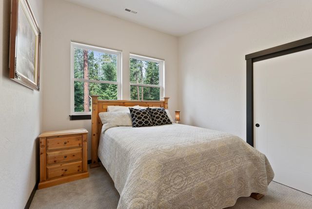 25204 N Lords Ln, Chattaroy, WA 99003