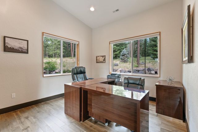 25204 N Lords Ln, Chattaroy, WA 99003