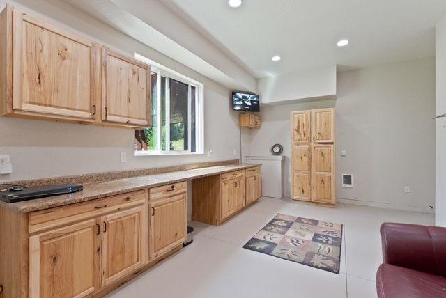 25204 N Lords Ln, Chattaroy, WA 99003