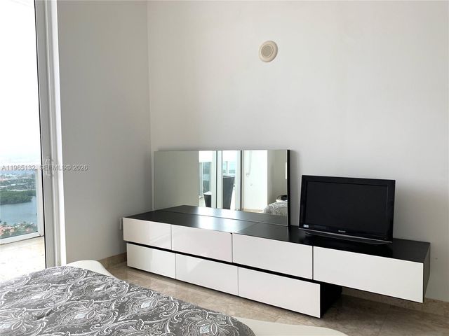 16001 COLLINS AV 3805, Sunny Isles Beach, FL 33160