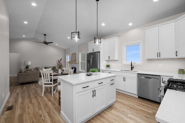 1832 Redbud Circle, Eldridge, IA 52748