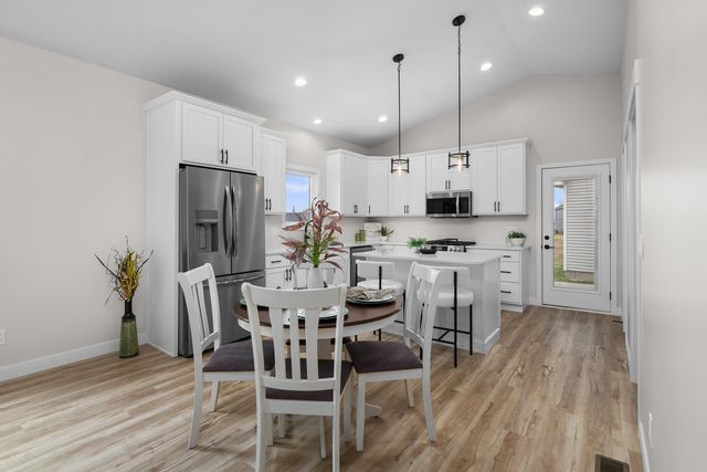 1832 Redbud Circle, Eldridge, IA 52748