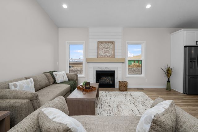 1832 Redbud Circle, Eldridge, IA 52748