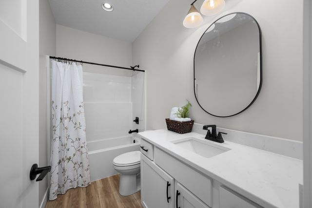 1832 Redbud Circle, Eldridge, IA 52748