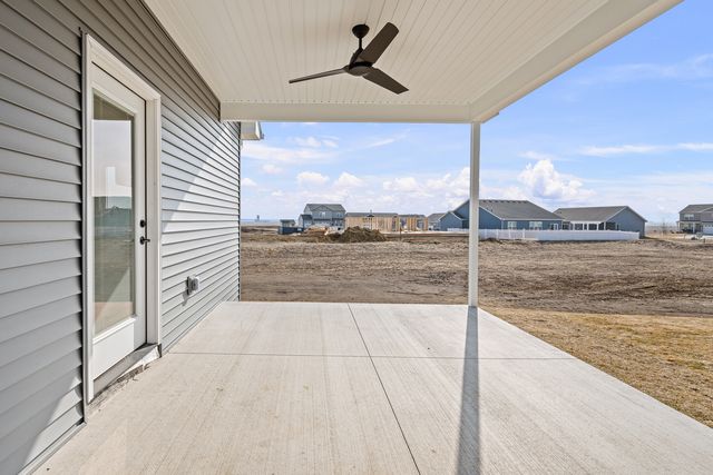 1832 Redbud Circle, Eldridge, IA 52748