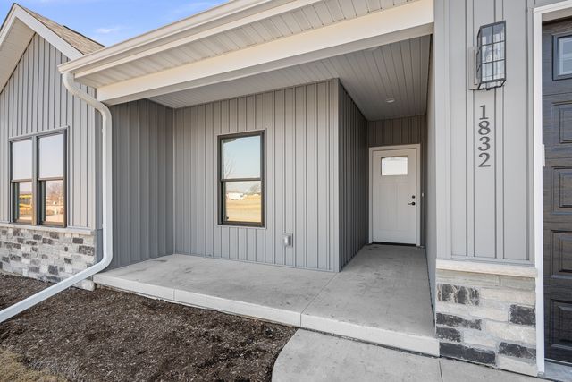 1832 Redbud Circle, Eldridge, IA 52748