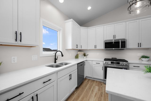 1832 Redbud Circle, Eldridge, IA 52748