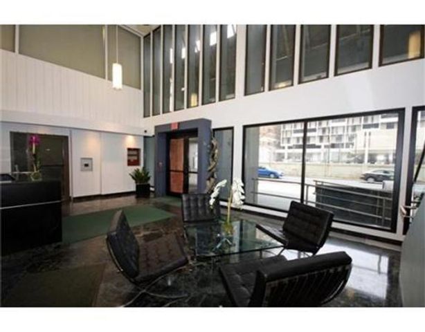 566 Commonwealth Av 804, Boston, MA 02215