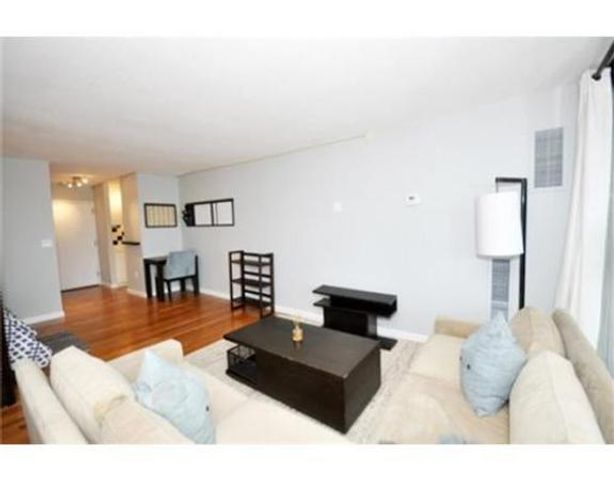 566 Commonwealth Av 804, Boston, MA 02215