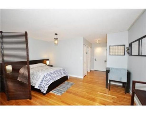 566 Commonwealth Av 804, Boston, MA 02215