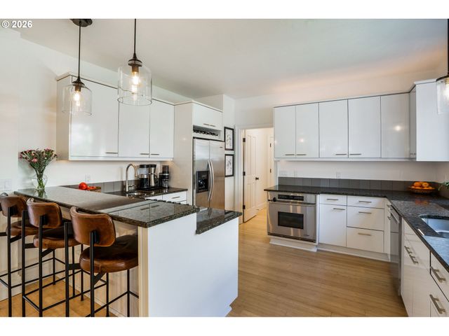 3065 POWDER RIVER Dr, Eugene, OR 97408