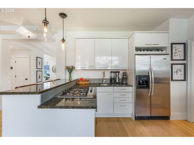 3065 POWDER RIVER Dr, Eugene, OR 97408