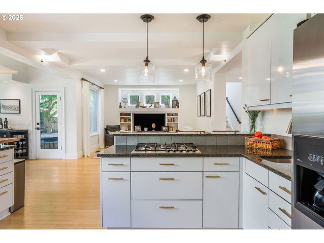 3065 POWDER RIVER Dr, Eugene, OR 97408