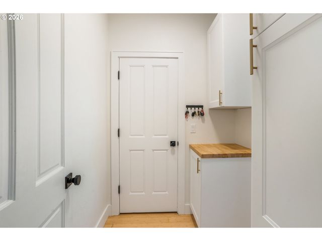 3065 POWDER RIVER Dr, Eugene, OR 97408
