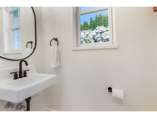 3065 POWDER RIVER Dr, Eugene, OR 97408