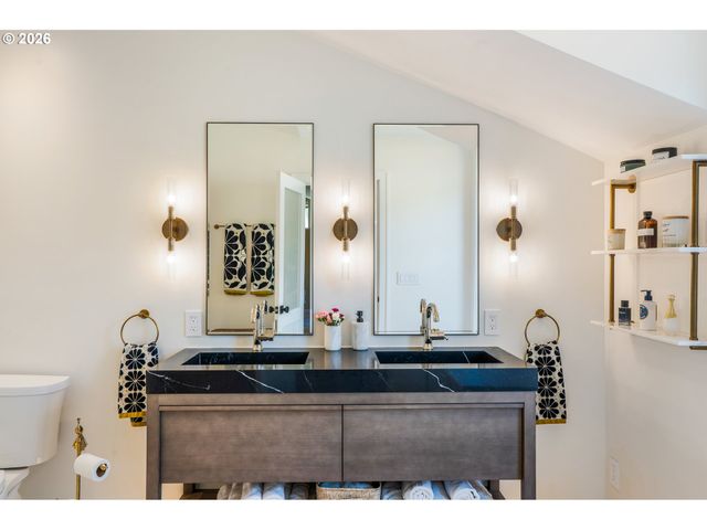 3065 POWDER RIVER Dr, Eugene, OR 97408
