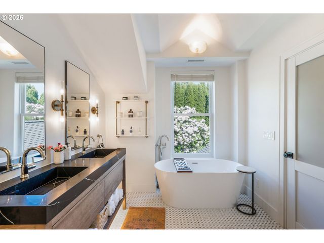 3065 POWDER RIVER Dr, Eugene, OR 97408