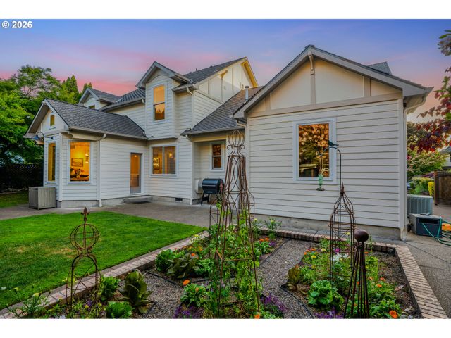 3065 POWDER RIVER Dr, Eugene, OR 97408