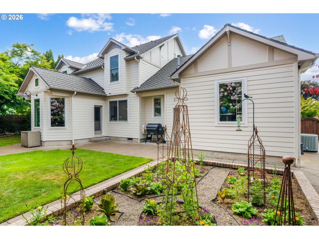 3065 POWDER RIVER Dr, Eugene, OR 97408