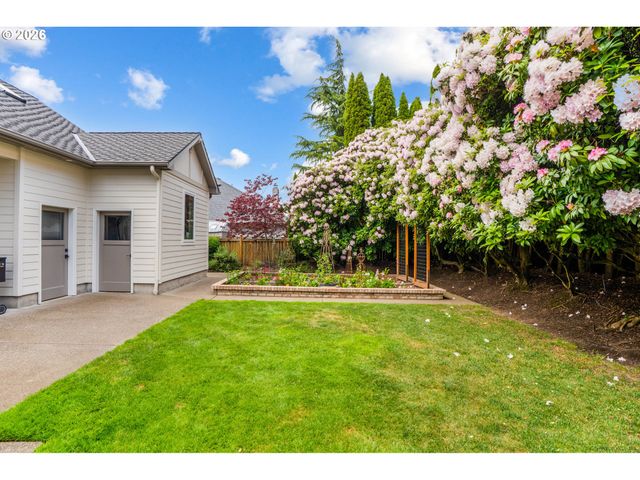 3065 POWDER RIVER Dr, Eugene, OR 97408