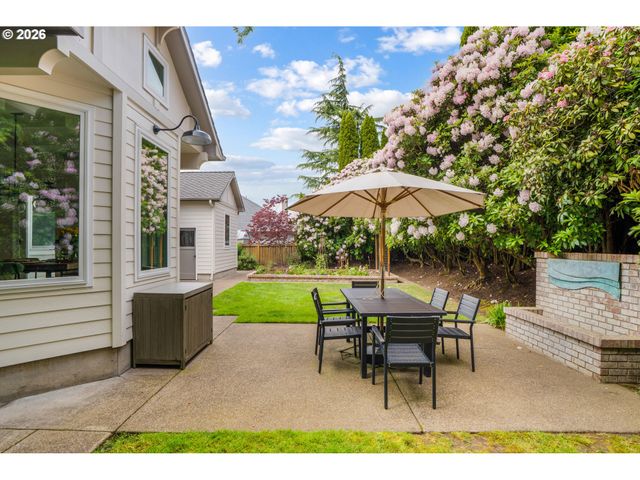 3065 POWDER RIVER Dr, Eugene, OR 97408