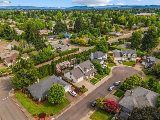 3065 POWDER RIVER Dr, Eugene, OR 97408