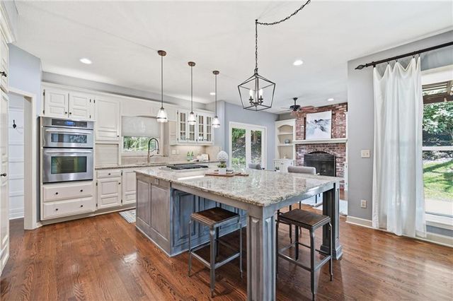 5303 NW 60th Terrace, Kansas City, MO 64151