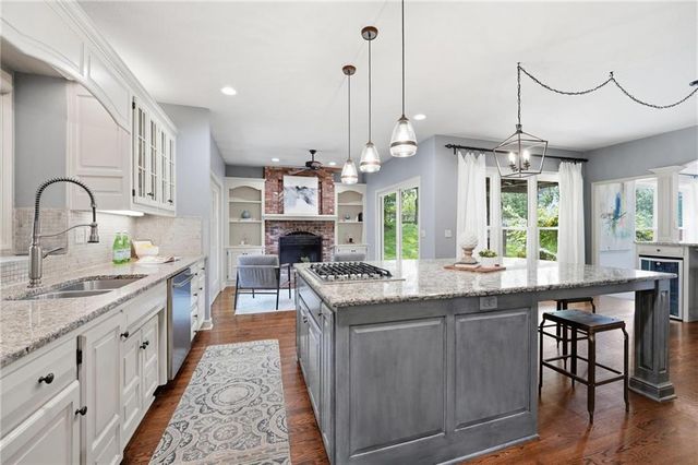 5303 NW 60th Terrace, Kansas City, MO 64151