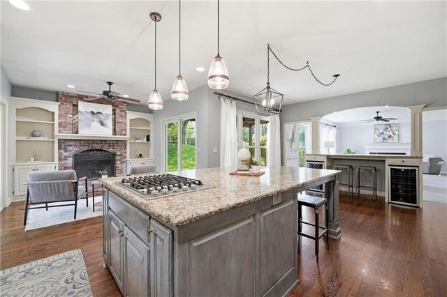 5303 NW 60th Terrace, Kansas City, MO 64151
