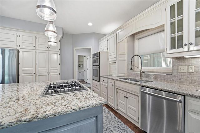 5303 NW 60th Terrace, Kansas City, MO 64151