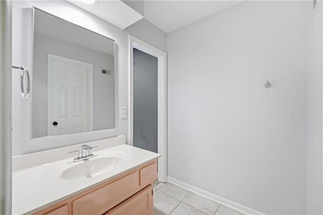 5303 NW 60th Terrace, Kansas City, MO 64151