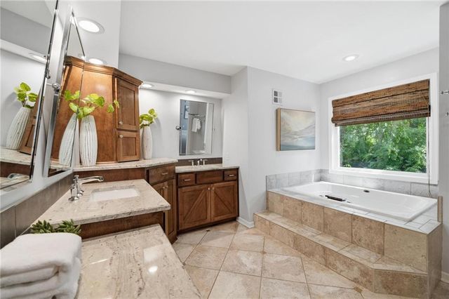 5303 NW 60th Terrace, Kansas City, MO 64151