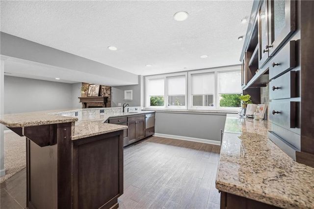 5303 NW 60th Terrace, Kansas City, MO 64151
