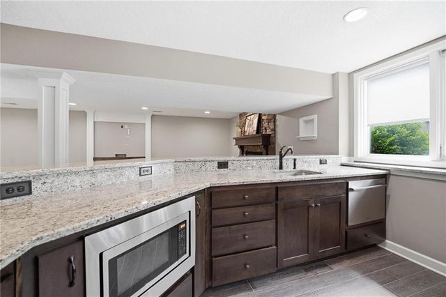 5303 NW 60th Terrace, Kansas City, MO 64151