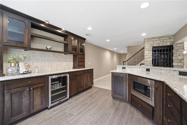 5303 NW 60th Terrace, Kansas City, MO 64151