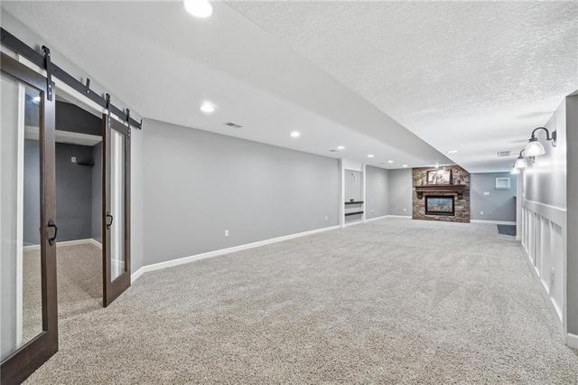 5303 NW 60th Terrace, Kansas City, MO 64151