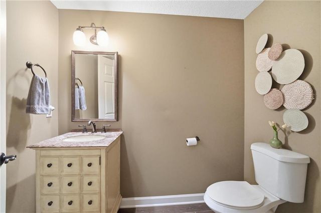 5303 NW 60th Terrace, Kansas City, MO 64151