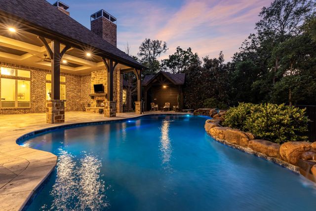 521 W Waters Edge Way, Oak Point, TX 75068