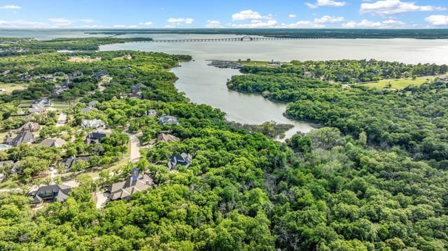 521 W Waters Edge Way, Oak Point, TX 75068