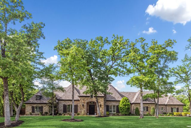 521 W Waters Edge Way, Oak Point, TX 75068