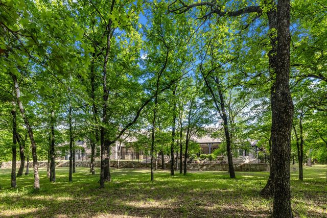 521 W Waters Edge Way, Oak Point, TX 75068