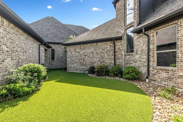 521 W Waters Edge Way, Oak Point, TX 75068