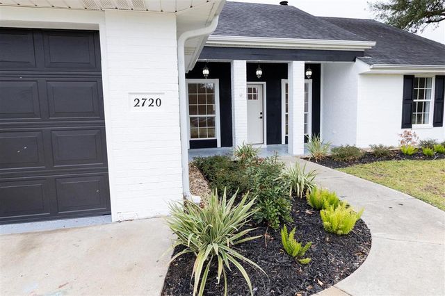 2720 Twin Oaks Road, Sulphur, LA 70663