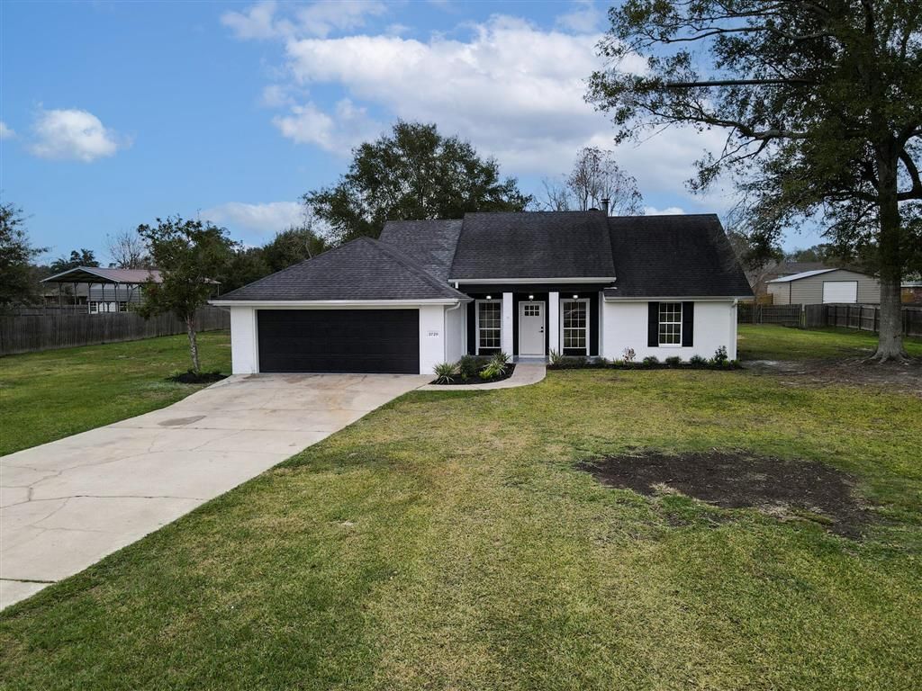 2720 Twin Oaks Road, Sulphur, LA 70663
