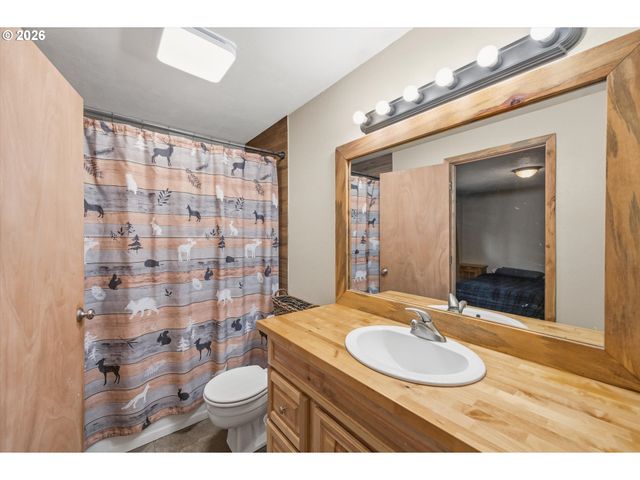 950 Ne EDGEHILL Dr, Estacada, OR 97023