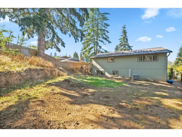 950 Ne EDGEHILL Dr, Estacada, OR 97023