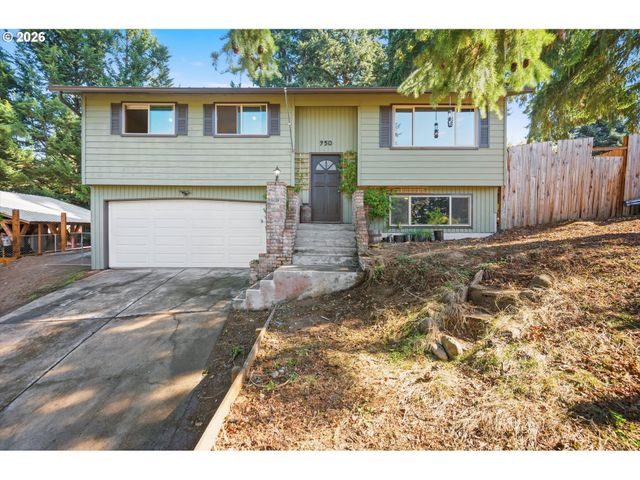 950 Ne EDGEHILL Dr, Estacada, OR 97023