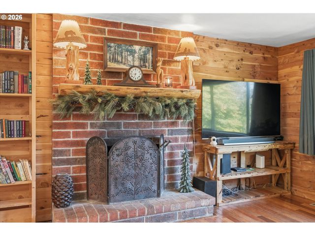 950 Ne EDGEHILL Dr, Estacada, OR 97023