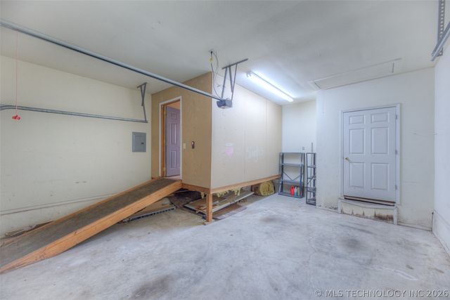 1712 W 57th Place, Tulsa, OK 74107