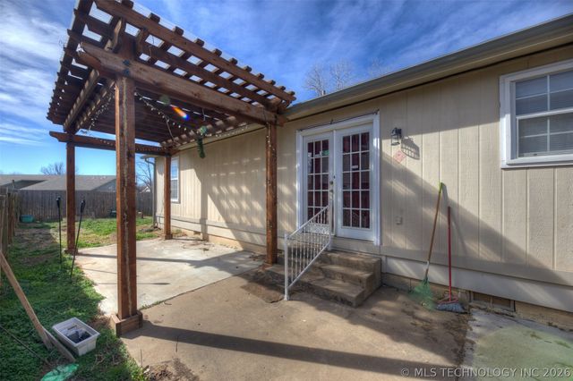 1712 W 57th Place, Tulsa, OK 74107